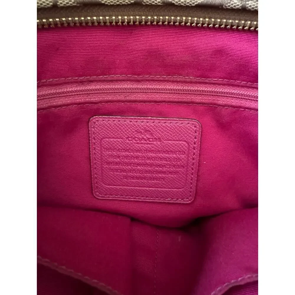 Coach 12cm Signature Zip Top “City Tote”.